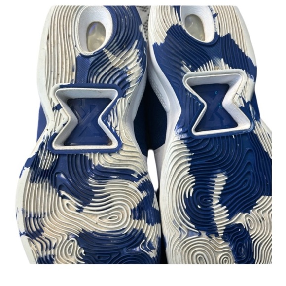 Athletic_Shoes